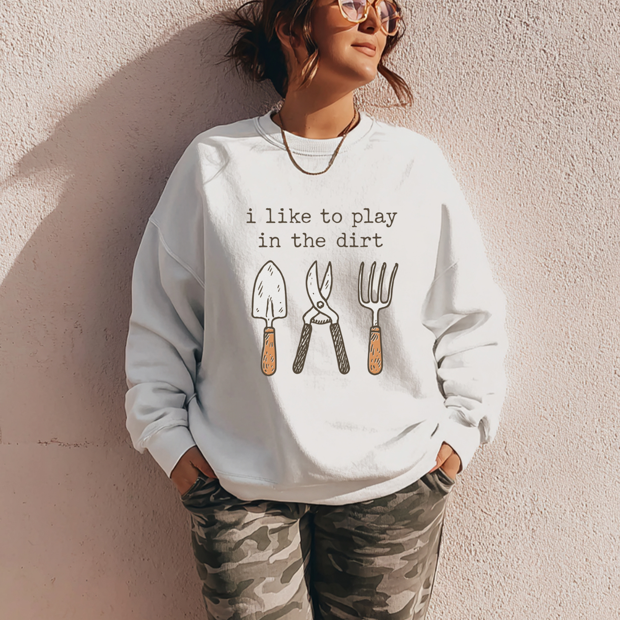 I Like To Play in the Dirt Graphic