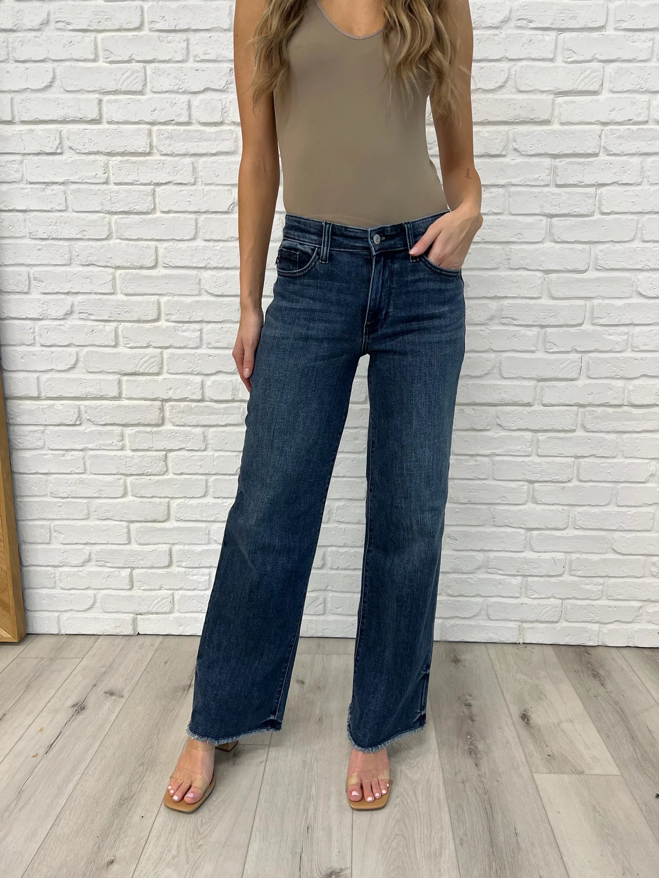 AddieMidRiseVintageWashWideLegJeans5_1800x1800_36f33bba-04d5-4a9c-850e-89ce21181c97.webp