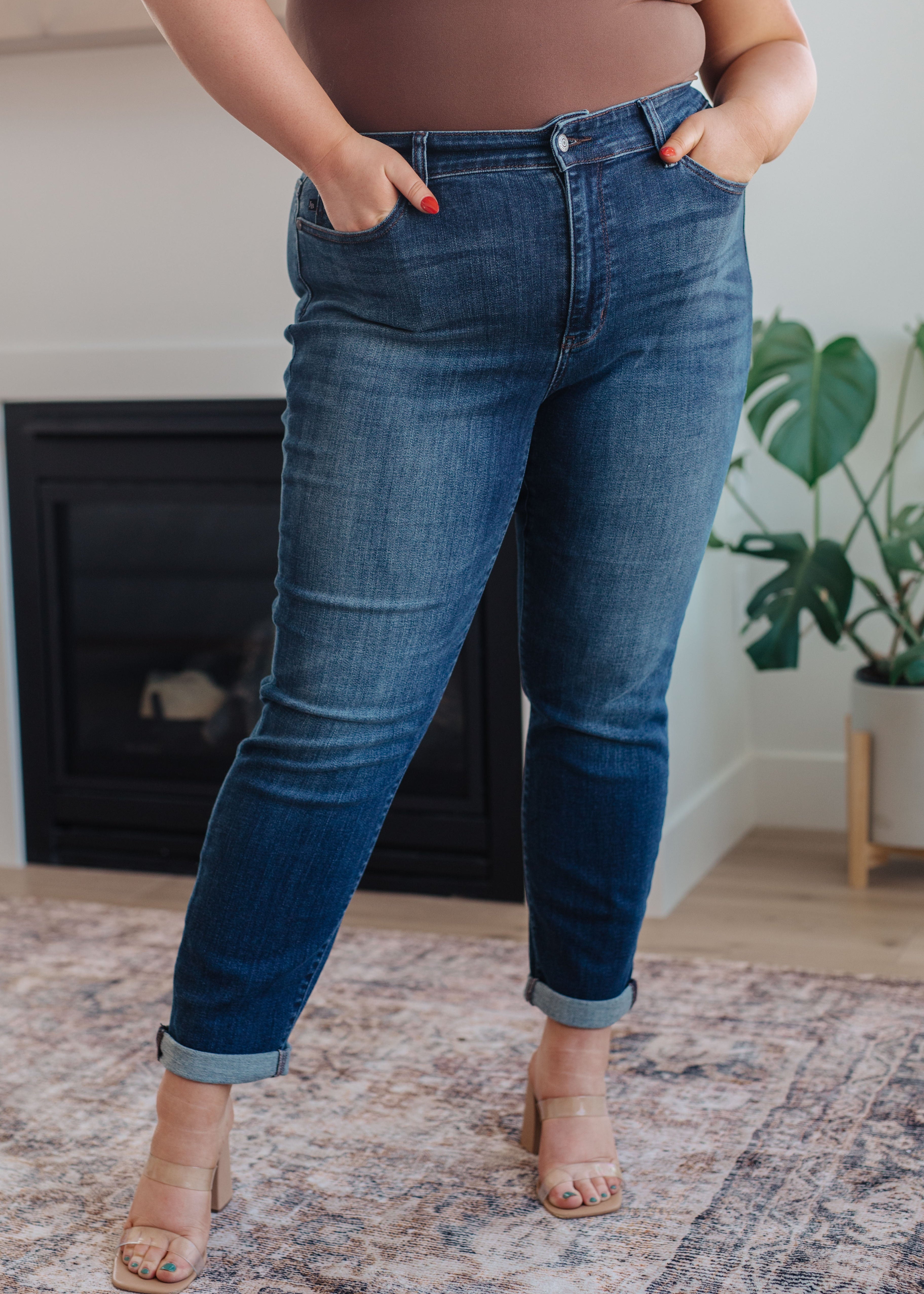 AmberMidRiseCuffedSlimFitJeans27_ae36979f-5e2d-4487-92cb-b73551ec9081.jpg