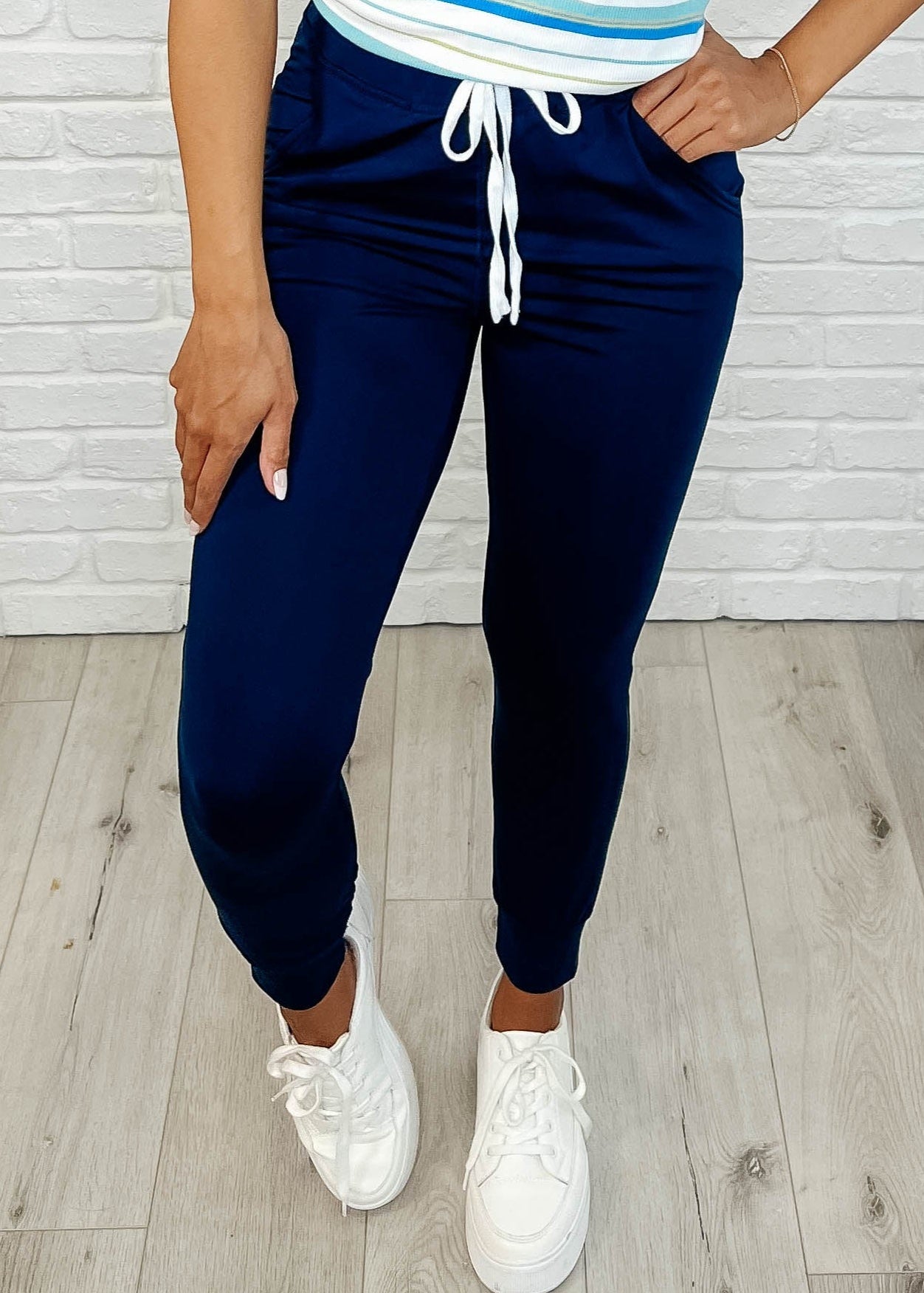 GivingtheRunAroundJoggersinNavy2.jpg