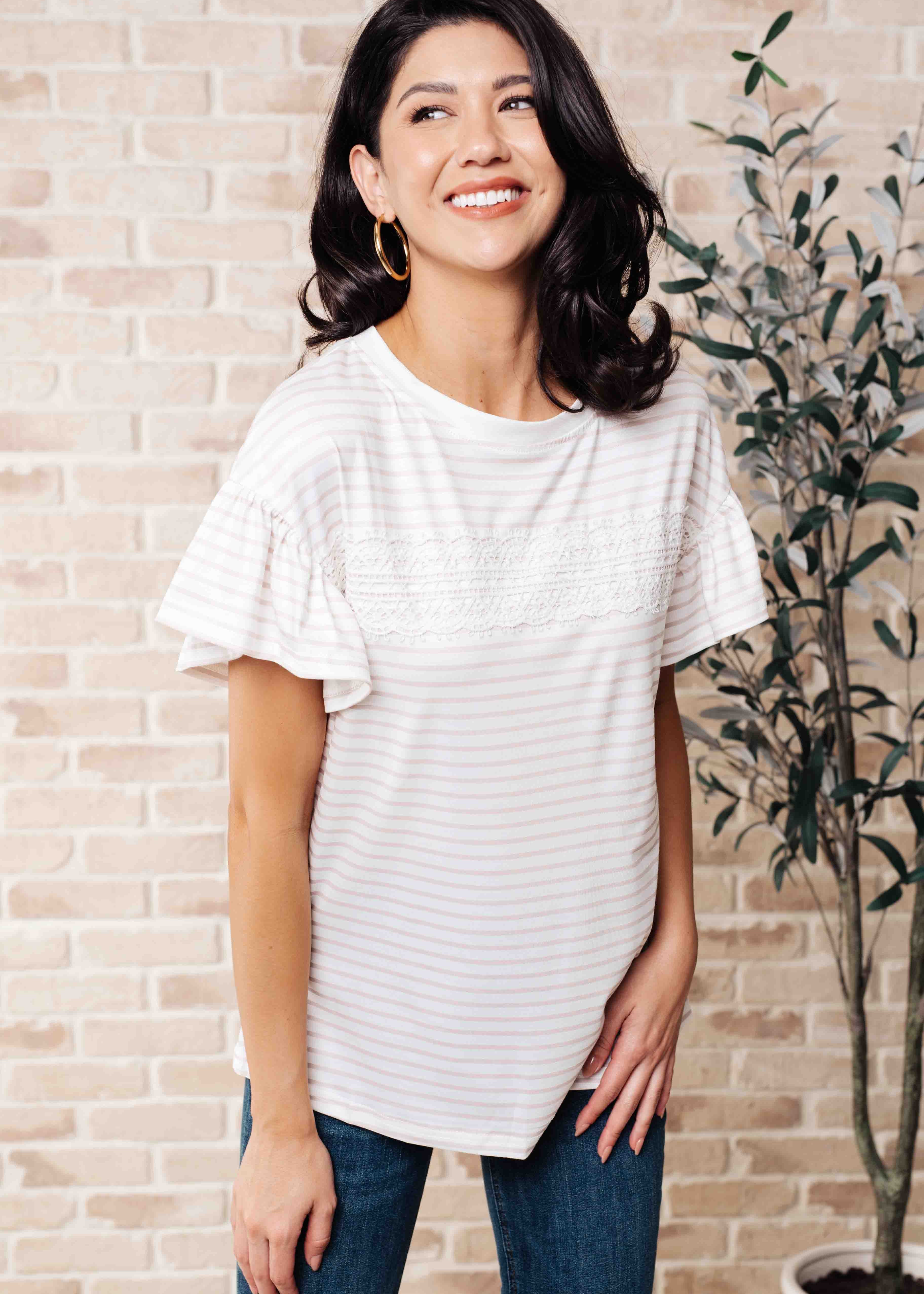 HandtoHoldLaceDetailStripedTop23_57e75ccb-60f9-43a7-825c-6827dd830ac9.jpg
