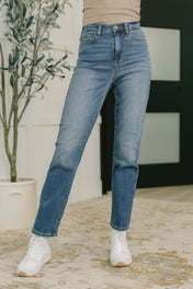 Izzie High Waist Straight Fit