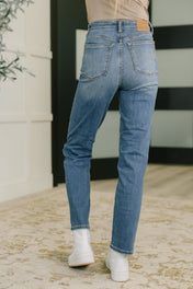 Izzie High Waist Straight Fit