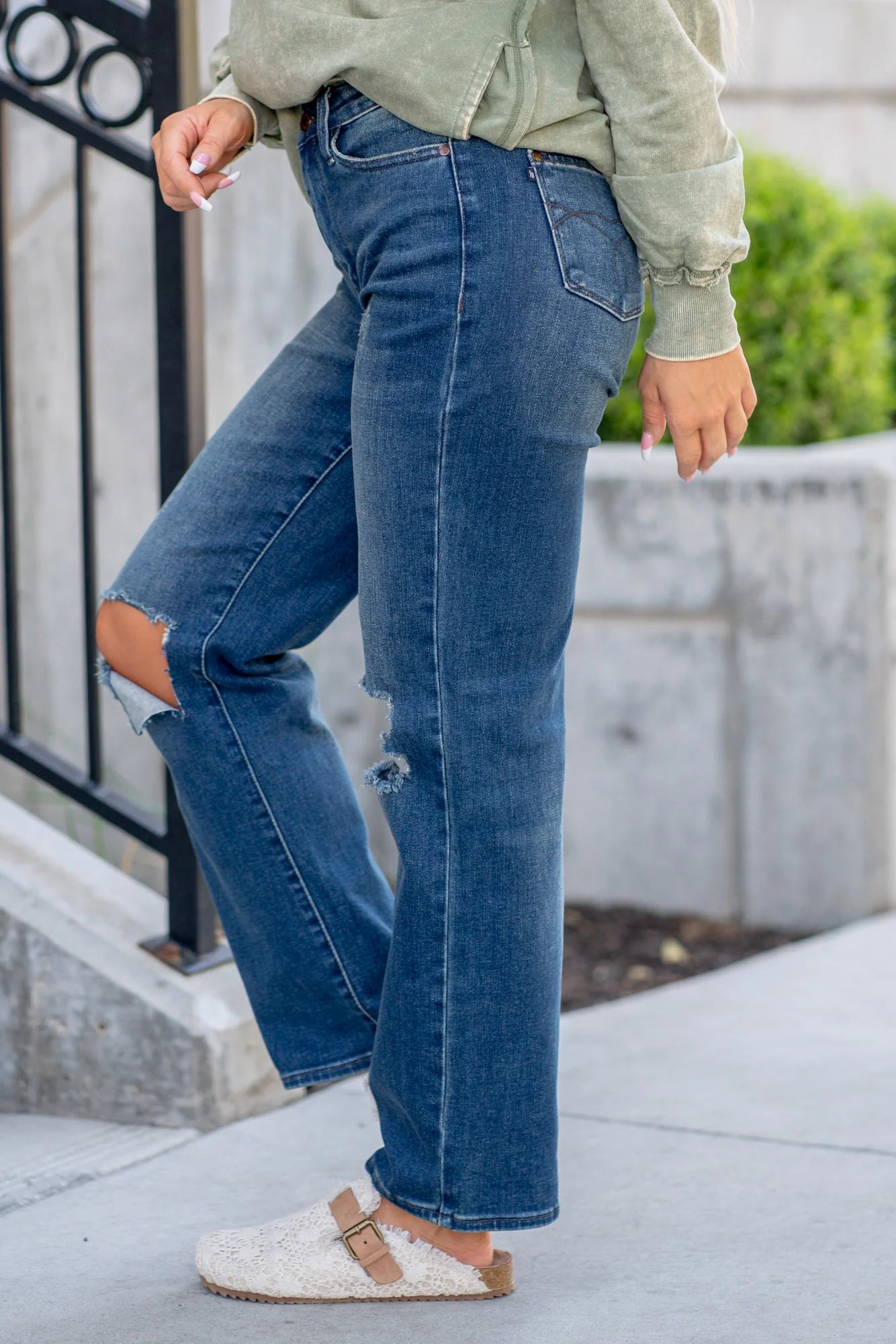 FLASH DEAL : High Waisted Judy Blue Knee Ripped Dad Jeans