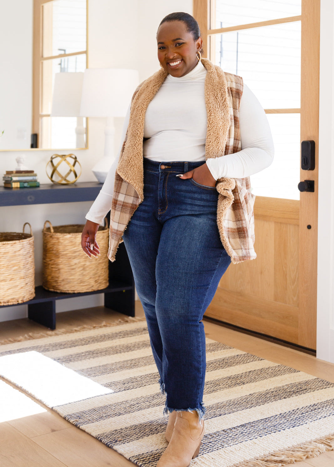 SnugAndStylishPlaidFurLinedWideCollarVest10.jpg